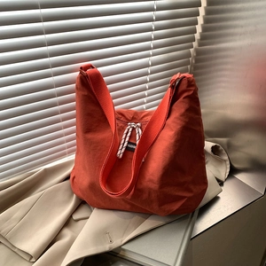 Women's Large Capacity Nylon Shoulder Bag Minimalist Solid Color Tote Crossbody Bag With Fashion Letter Label Casual Daily Purse