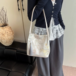 New Chinese style shoulder bag with pink floral embroidery and elegant grey tassel charm