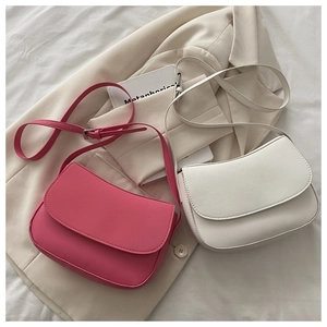 Detail of pink and white minimalist crossbody bags in smooth PU leather with adjustable straps