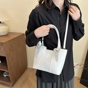 Sac seau blanc minimaliste avec poignées et bandoulière réglable pour femmes