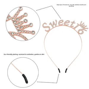 Détail du diadème Sweet 16 en or rose avec strass et points de soudure robustes