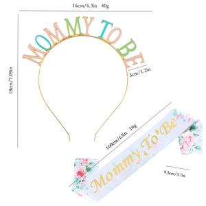 Dimensions détaillées de la couronne Mommy To Be et de l'écharpe en satin fleuri