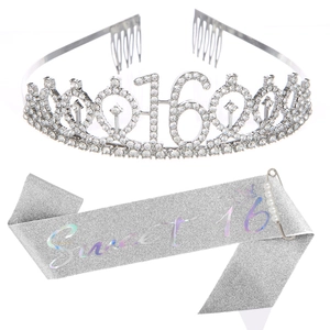 Ensemble diadème Sweet 16 argenté et écharpe pailletée avec couronne en strass