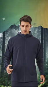 Détail de la veste de sport outdoor pour homme gris anthracite avec tissu coupe-vent