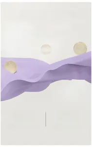 Detail des lila Yoga-Oberteils aus 80% Polyester und 20% Elasthan Materialmix