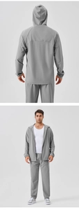 Vue avant et arrière du survêtement gris pour homme avec veste à capuche et pantalon assorti