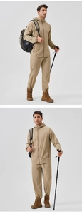 Détail de la veste à capuche kaki pour hommes avec fermeture éclair et tissu coupe-vent