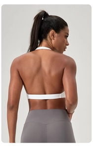 Soutien-gorge de sport dos nu blanc avec fines bretelles et legging de yoga gris