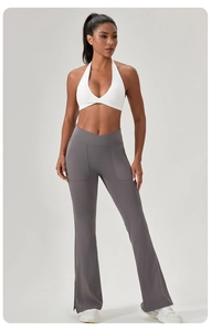 Détail du pantalon de yoga à taille croisée avec ourlet fendu évasé et poches latérales
