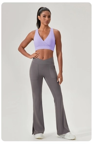 Detailansicht der High-Waist-Yogahose mit V-Kreuz-Bund und praktischen Seitentaschen