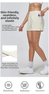 Détail du short de fitness taille haute avec poche latérale pour ranger un téléphone