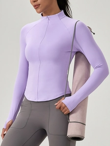 Damen Sport-Oberteil mit halbem Reißverschluss in Hellviolett aus elastischem Gewebe