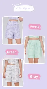 Dettagli di completi sportivi mimetici per bambini con pantaloncini in viola, verde e grigio