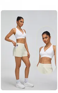 Vue détaillée du short de fitness taille haute avec poche latérale pour téléphone