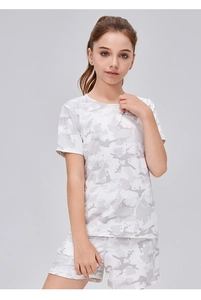 Ensemble sport camouflage enfant avec t-shirt ample et short pour la course en plein air