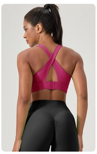 Detail of cross-back yoga bra with adjustable hooks and scrunch butt lifting leggings