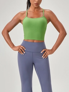 Top yoga a coste verde erba con spalline sottili e leggings blu a vita alta elastici