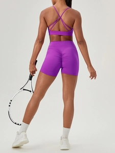 Ensemble soutien-gorge de sport violet avec dos croisé et short taille haute pour yoga
