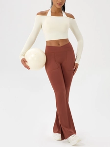 Ensemble de yoga femme avec haut court à manches longues et legging évasé à poches