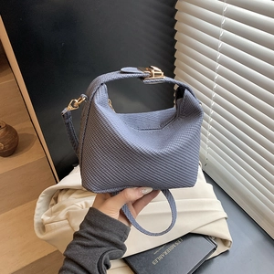 Sac à Épaule en Cuir PU pour Femmes Texture Tissée Couleur Unie Sac Bandoulière Grande Capacité Petit Sac Carré Simple Avec Fermoir en Métal