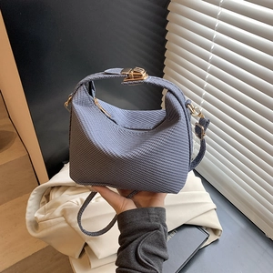 Women Woven Texture PU Leather Shoulder Crossbody Bag Minimalist Fashion Elegant Handbag With Gold Metal Clasp Small Square Bag