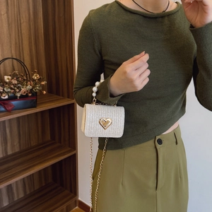 Straw woven square crossbody bag with heart buckle, pearl handle and gold chain strap