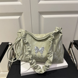 Sac à Bandoulière Plissé en Cuir PU pour Femme Avec Ornement Papillon en Métal Sac à l'Aisselle Décontracté pour un Usage Quotidien