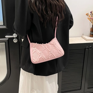 Rosa strukturierte Achseltasche mit Denim-Fransenmuster für modebewusste Damen