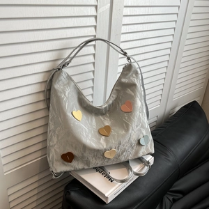 Women's PU Leather Heart Patch Shoulder Bag Pleated Y2K Hobo Bag Large Capacity Tote For Daily Commuting Travel Fashion