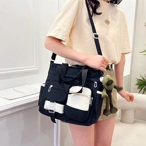 Borsa a tracolla grande stile coreano con design color-block e ciondolo a rana