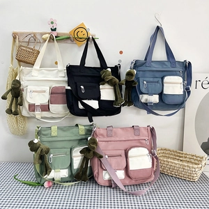 Borse tote in tela multicolore con ciondolo a rana e tracolle regolabili e robuste
