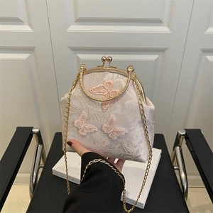 Retro Chinese Style Butterfly Embroidery Kiss Lock Bag For Women Elegant Lace Floral Crossbody Bag With Chain Strap And Metal Handle