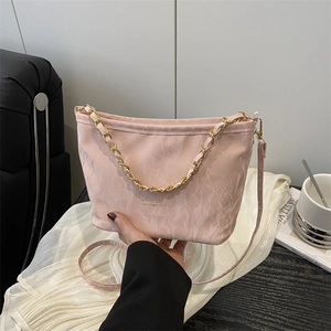 Fashion Women Pleated PU Leather Shoulder Bag Large Capacity Hobo Bag With Gold Chain And Plush Charm Casual Commute Handbag