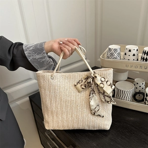 Grand Sac Fourre-tout Tissé en Paille d'Été pour Femmes Sac à Épaule de Plage Avec Décoration de Foulard Imprimé Mode Sac à Main