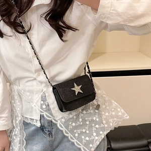 Borsa a tracolla nera glitterata da donna con stella di strass e catena intrecciata