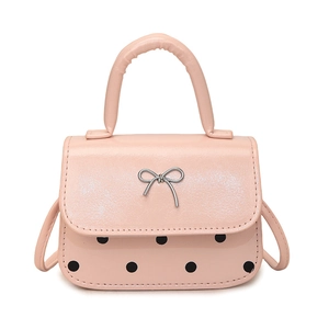 Sac à main rose à pois avec nœud papillon argenté et bandoulière pour l'été