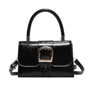 Elegante borsa vintage nera da donna con finitura lucida e fibbia a U in metallo dorato