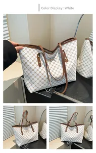 Vue détaillée du grand sac cabas blanc avec motif floral marron et détail de nœud doré