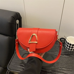Women's Minimalist PU Leather Saddle Shoulder Bag Vintage Underarm Crossbody Bag With Metal Buckle Large Capacity Fashion