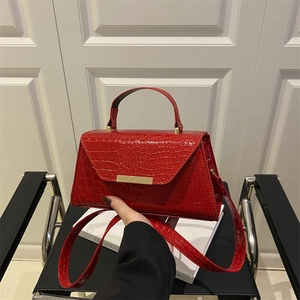 Petit Sac Carré pour Femme en Cuir PU à Motif Crocodile Sac à Bandoulière Décontracté avec Poignée et Boucle en Métal