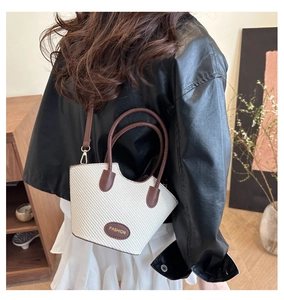 Sac seau tissé tendance avec poignées en cuir et bandoulière réglable pour femmes