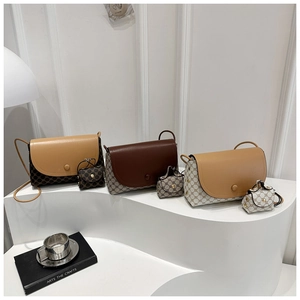 Tre borse a tracolla vintage con motivo classico e mini pochette coordinate incluse