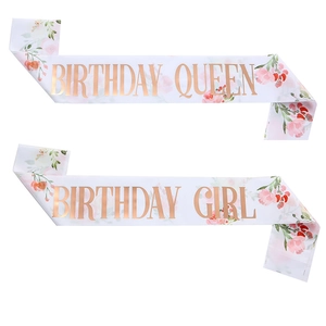 Fasce di compleanno in raso bianco con scritte dorate Birthday Queen e Birthday Girl