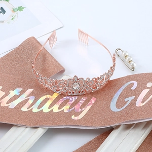 Coffret écharpe Birthday Girl pailletée or rose, diadème strass et épingle perle