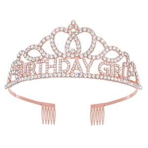 Detalle de tiara BIRTHDAY GIRL de oro rosa con brillantes diamantes de imitación y peinetas