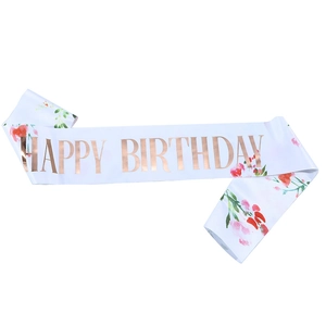 Weiße Satin Geburtstagsschärpe mit roségoldenem Schriftzug und Aquarell Blumenmuster