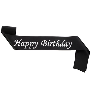 Elegante schwarze Satin-Schärpe Happy Birthday mit weißer Schrift für Geburtstagspartys