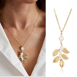 Collier Pendentif Feuille de Künstliche Perle Vintage Alliage Plaqué Or Longue Chaîne Bijoux Botaniques pour Femmes Mariage Banquet
