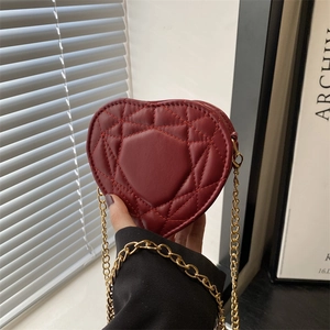 Heart Shaped Quilted Shoulder Bag For Women PU Leather Rhombic Pattern Gold Chain Small Crossbody Chic Evening Handbag