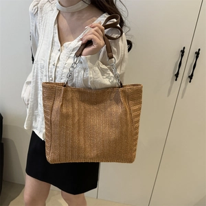 2025 trendy woven straw tote bag with leather strap and metal chain for women